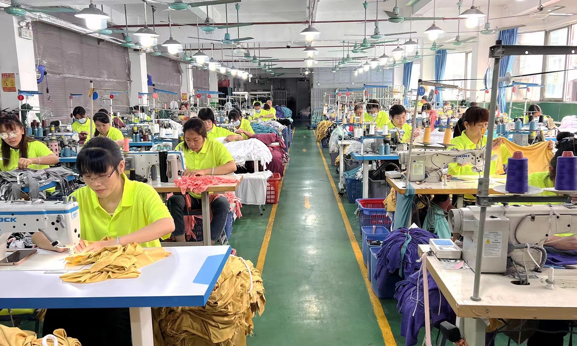 Guangzhou Vinas clothing technology Co., LTD производственная линия завода