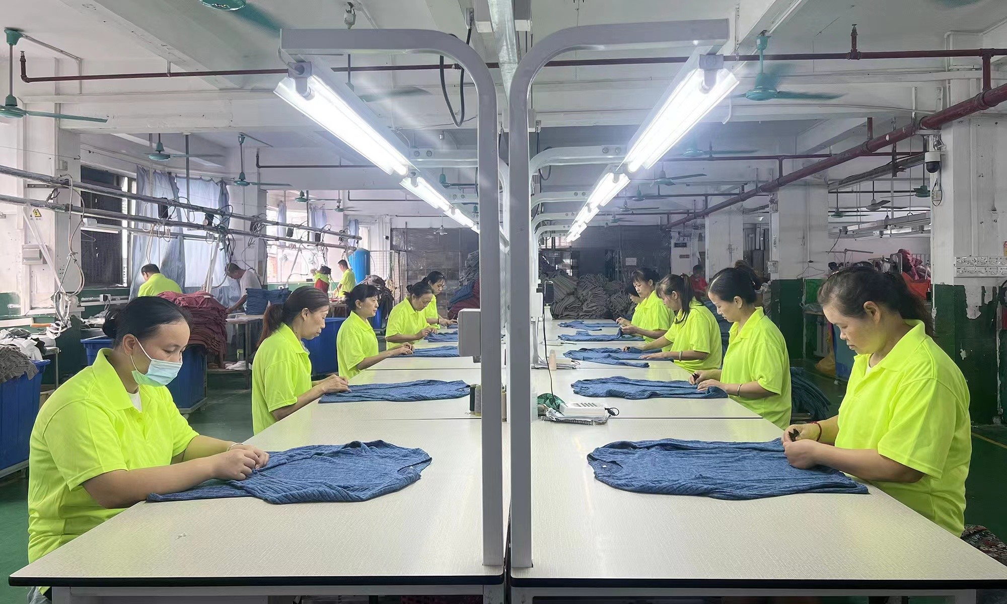 Guangzhou Vinas clothing technology Co., LTD производственная линия завода