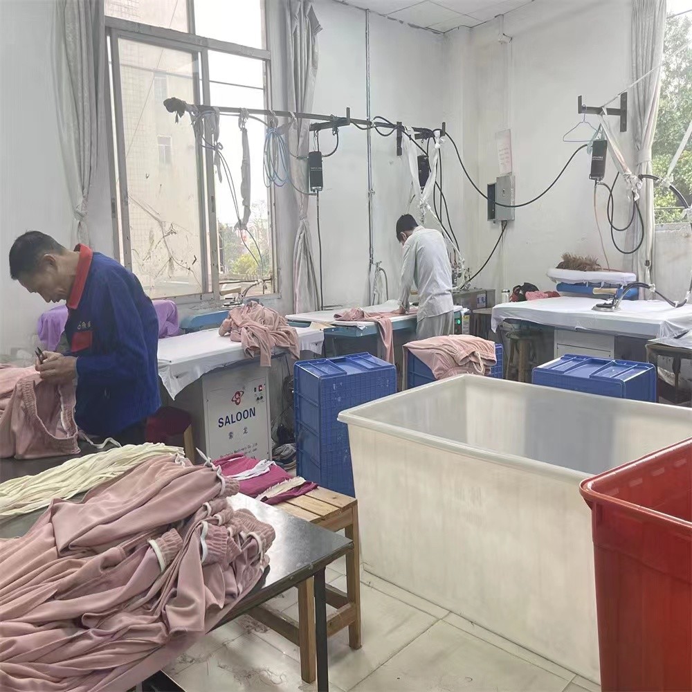 Guangzhou Vinas clothing technology Co., LTD производственная линия завода